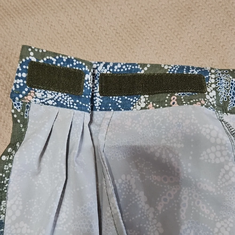 Ripskirt Hawaii Olive, Blue, White, Peach Pattern Size Large- Length 3 - Picture 8 of 11